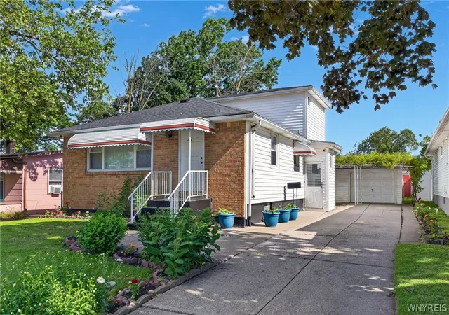 3rd image of 246 Dupont Ave, Tonawanda, NY 14150 | MLS# B1692902