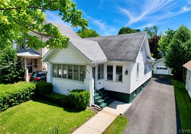 1st image of 132 Winthrop Rd, Syracuse, NY 13206 | MLS# S1691832