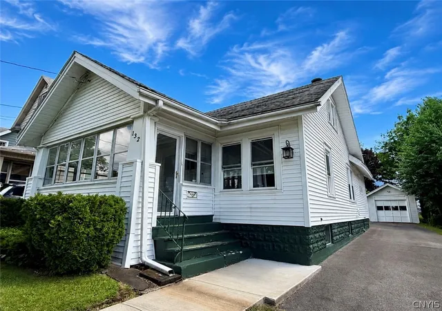 2nd image of 132 Winthrop Rd, Syracuse, NY 13206 | MLS# S1691832
