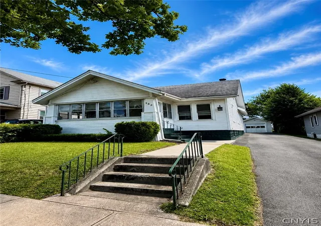 3rd image of 132 Winthrop Rd, Syracuse, NY 13206 | MLS# S1691832