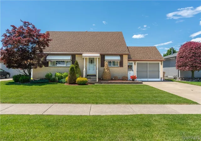 2nd image of 34 Louise Dr, Buffalo, NY 14227 | MLS# B1692323