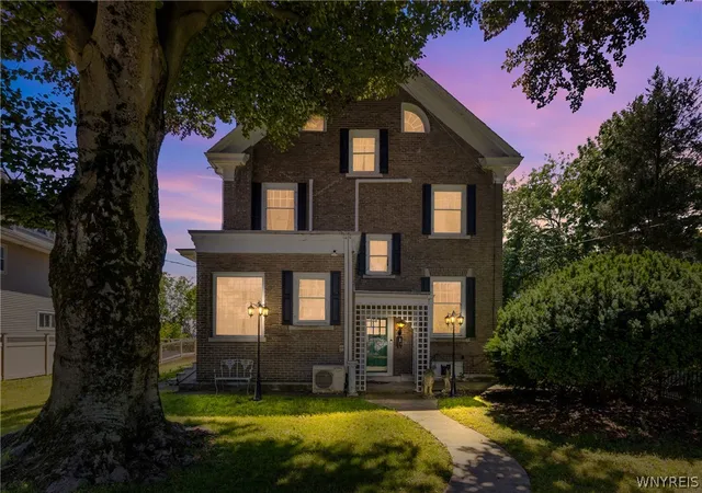 Photo 1 of Single family home for sale at 1 Hillcrest St, Niagara Falls, NY 14303 | MLS# B1692922 | Listing updated on 2026-06-29
