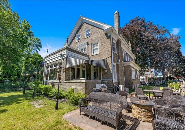 Photo 3 of Single family home for sale at 1 Hillcrest St, Niagara Falls, NY 14303 | MLS# B1692922 | Listing updated on 2026-06-29