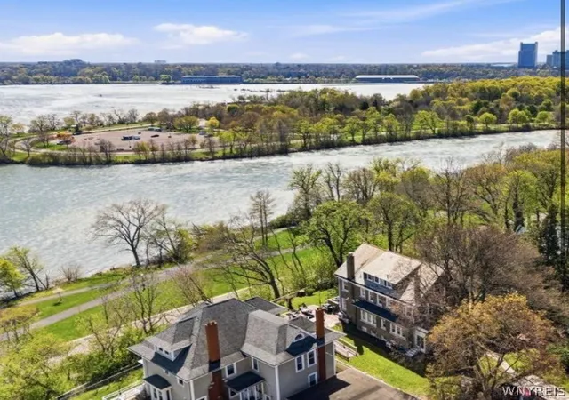 Photo 3 of Single family home for sale at 1 Hillcrest St, Niagara Falls, NY 14303 | MLS# B1692922 | Listing updated on 2026-06-29