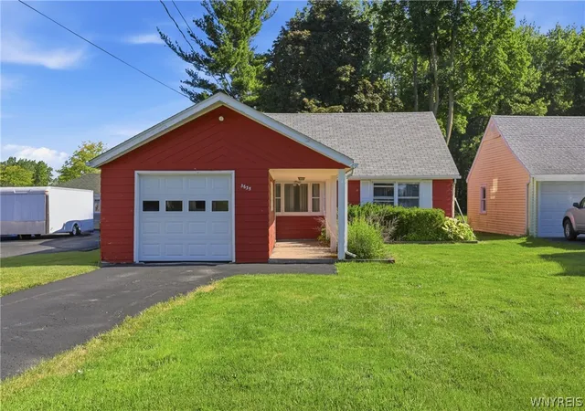 Homes for sale in Wheatfield, NY | 3635 Klemer Rd, Wheatfield, NY 14120 | MLS# B1692514
