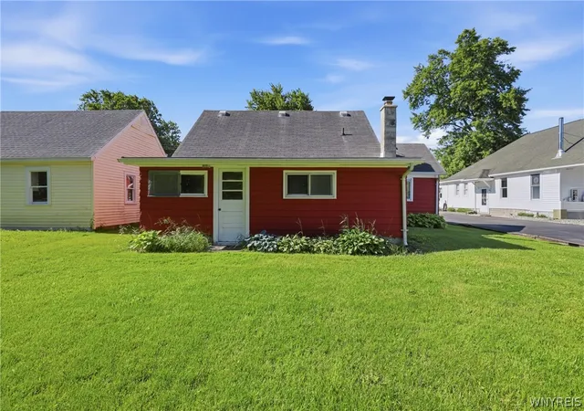 Homes for sale in Wheatfield, NY | 3635 Klemer Rd, Wheatfield, NY 14120 | MLS# B1692514
