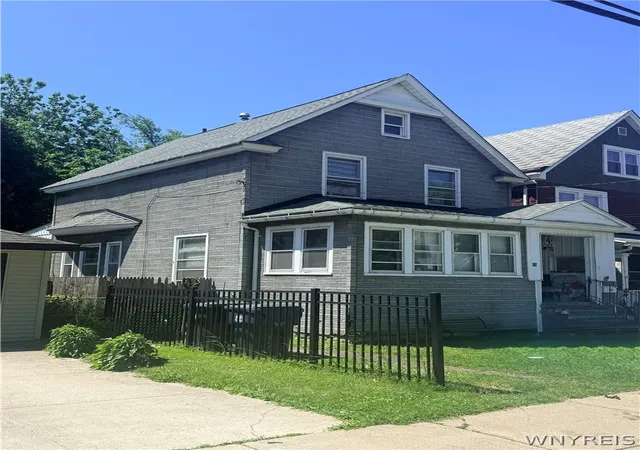 Homes for sale in Lackawanna, NY | 15 Crescent Pl, Lackawanna, NY 14218 | MLS# B1692730