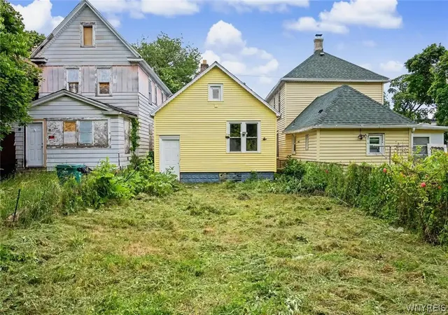 Photo 4 of Single family home for sale at 438 20th Street, Niagara Falls, NY 14303 | MLS# B1692355 | Listing updated on 2026-07-03