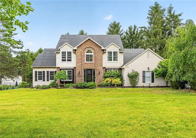 1st image of 4 Park View Dr, Pittsford, NY 14534 | MLS# R1692896