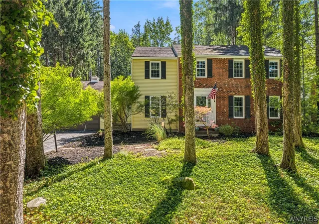 1st image of 97 Tanglewood Dr W, Orchard Park, NY 14127 | MLS# B1691369