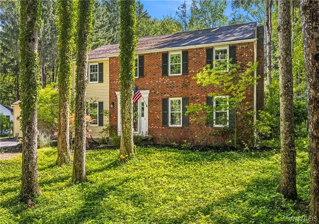 2nd image of 97 Tanglewood Dr W, Orchard Park, NY 14127 | MLS# B1691369