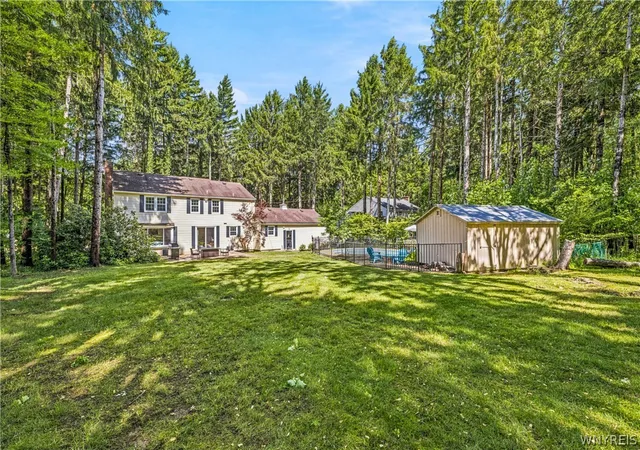 3rd image of 97 Tanglewood Dr W, Orchard Park, NY 14127 | MLS# B1691369