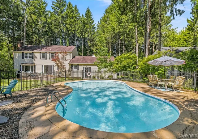 4th image of 97 Tanglewood Dr W, Orchard Park, NY 14127 | MLS# B1691369