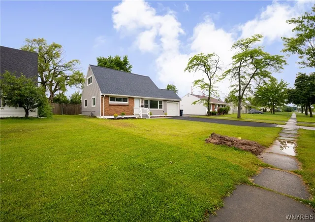Homes for sale in Grand Island, NY | 1889 Broadway, Grand Island, NY 14072 | MLS# B1692645