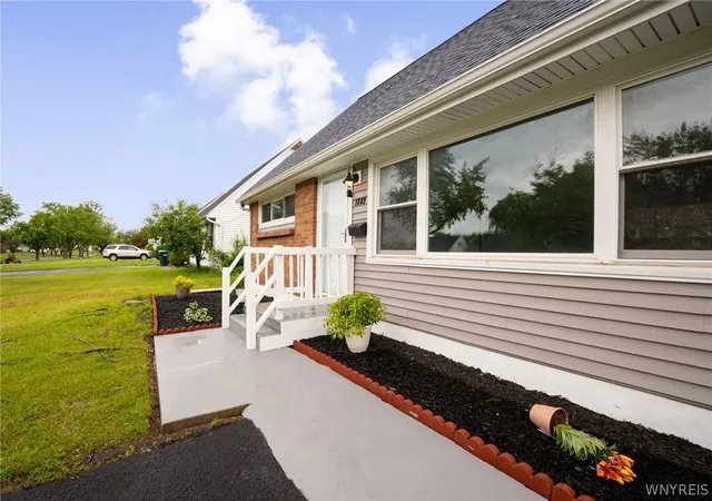 Homes for sale in Grand Island, NY | 1889 Broadway, Grand Island, NY 14072 | MLS# B1692645