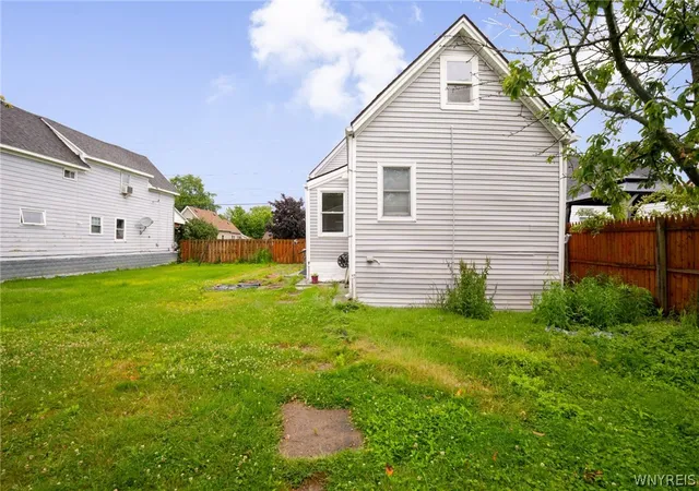 Photo 4 of Sale Pending at 98 Hedley St, Buffalo, NY 14206 | MLS# B1692280 | Listing updated on 2026-07-27