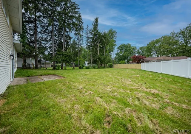 4th image of 930 Sun Valley Dr, North Tonawanda, NY 14120 | MLS# B1692216