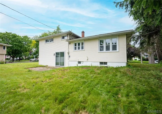 5th image of 930 Sun Valley Dr, North Tonawanda, NY 14120 | MLS# B1692216