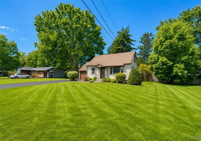 3rd image of 205 Kies Dr, Liverpool, NY 13090 | MLS# S1691324