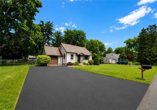 4th image of 205 Kies Dr, Liverpool, NY 13090 | MLS# S1691324