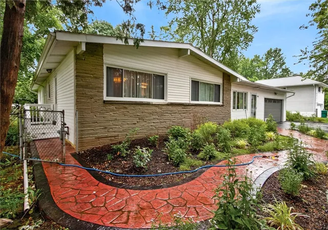 3rd image of 624 Pinnacle Rd, Pittsford, NY 14534 | MLS# R1693029