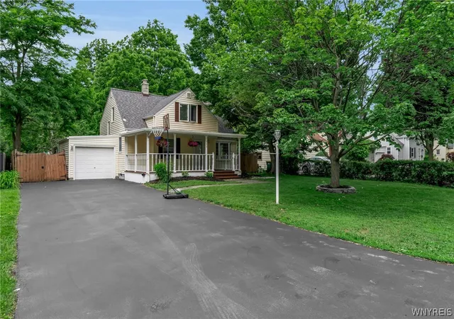 Homes for sale in Clarence, NY | 4254 Connection Dr, Clarence, NY 14221 | MLS# B1692656