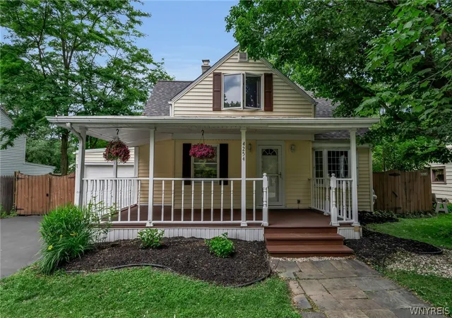 Homes for sale in Clarence, NY | 4254 Connection Dr, Clarence, NY 14221 | MLS# B1692656