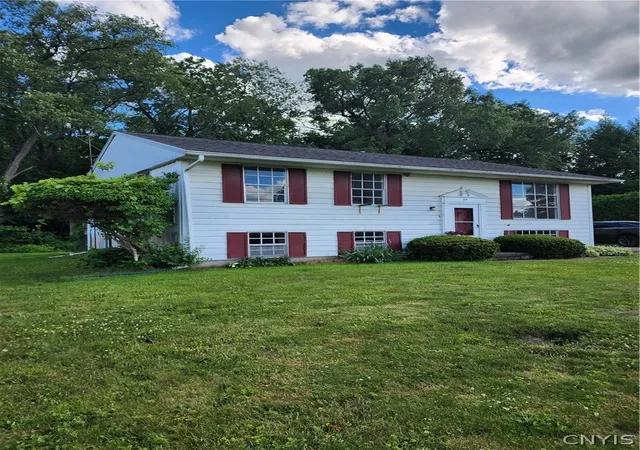 Photo 5 of Sale Pending at 836 S Lamont Dr, Cortland, NY 13045 | MLS# S1691392 | Listing updated on 2026-07-23
