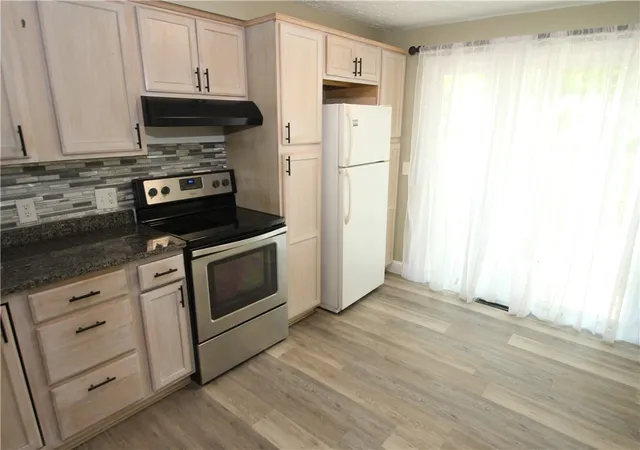 4th image of 84 Springwood Dr, Webster, NY 14580 | MLS# R1692882