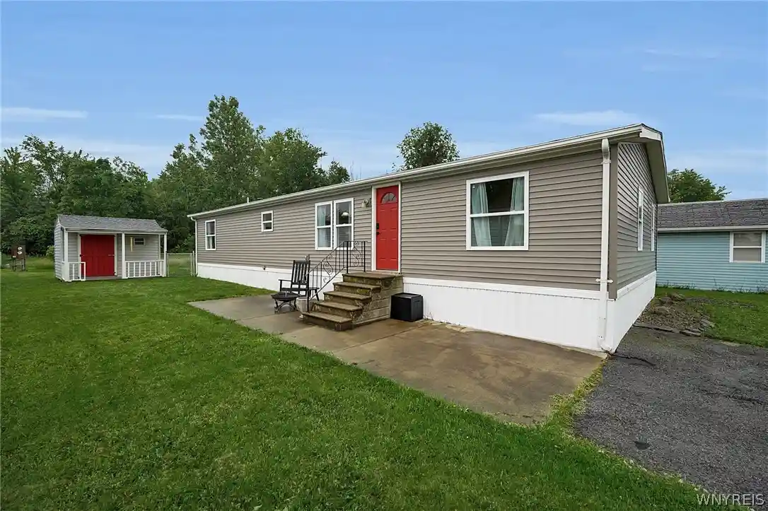 Photo 1 of Sale Pending at 1139 Lockwood Dr, Lockport, NY 14094 | MLS# B1693024 | Listing updated on 2026-09-03