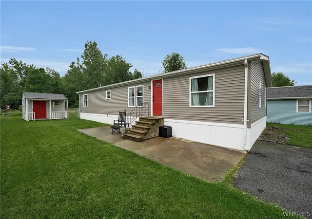 1st image of 1139 Lockwood Dr, Lockport Town, NY 14094 | MLS# B1693024