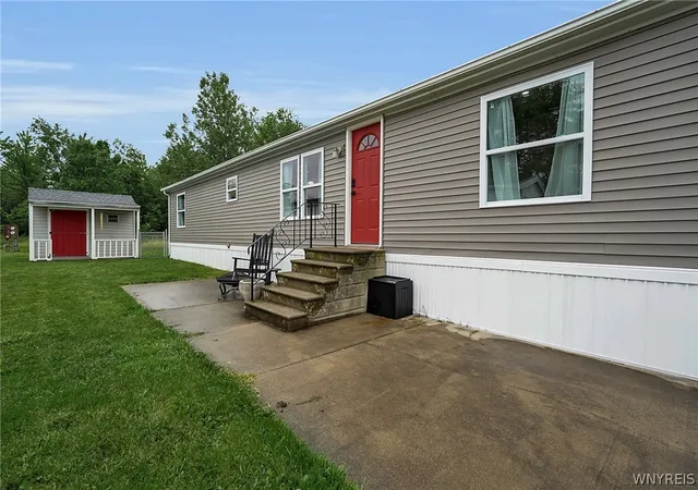 2nd image of 1139 Lockwood Dr, Lockport Town, NY 14094 | MLS# B1693024