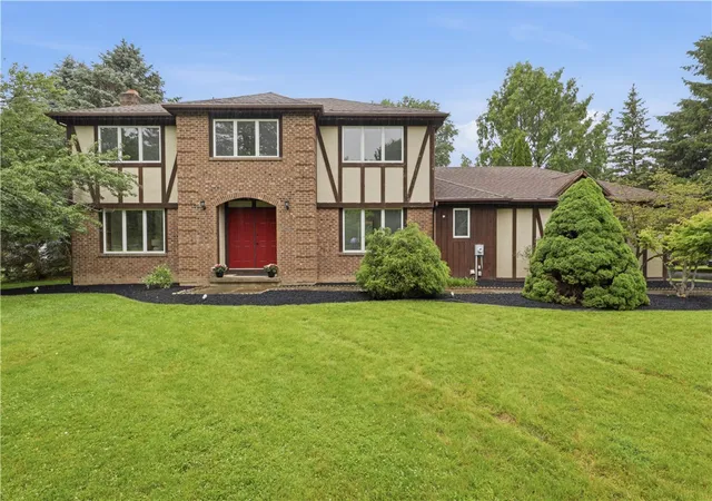3rd image of 303 Maidstone Dr, Webster, NY 14580 | MLS# R1688389