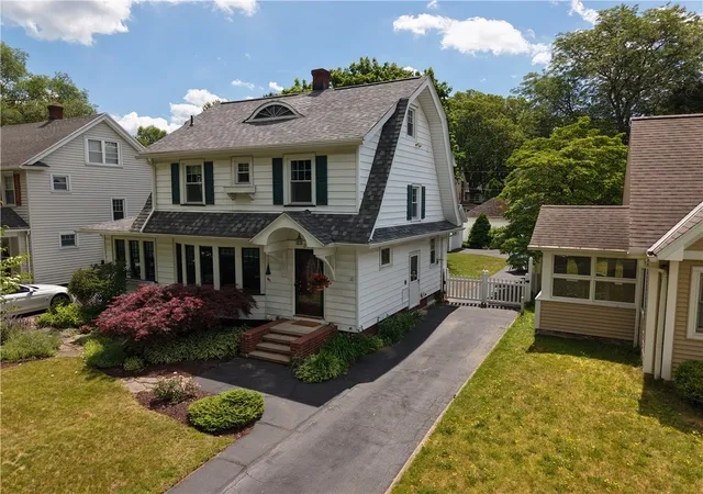 3rd image of 390 Winona Blvd, Irondequoit, NY 14617 | MLS# R1681604