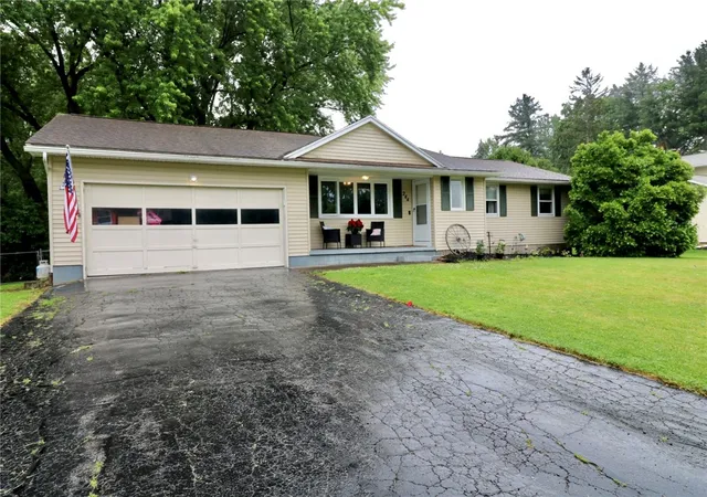 2nd image of 244 Southridge Dr, Rochester, NY 14626 | MLS# R1693066