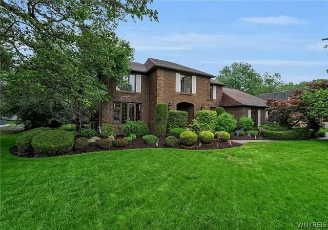 2nd image of 219 Forestview Dr, Buffalo, NY 14221 | MLS# B1692775