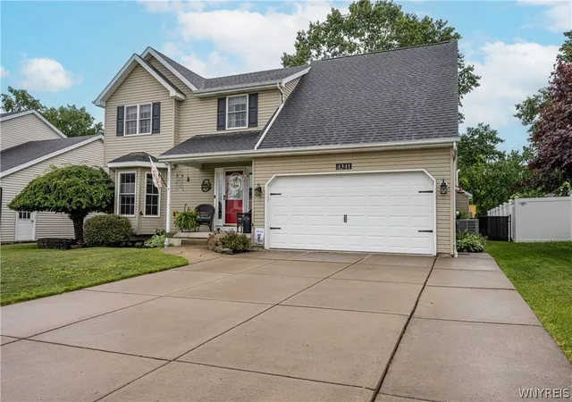 Photo 3 of Sale Pending at 4341 Arrowwood Dr, Hamburg, NY 14075 | MLS# B1691240 | Listing updated on 2026-07-18