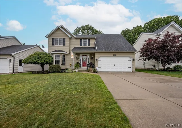 Photo 3 of Sale Pending at 4341 Arrowwood Dr, Hamburg, NY 14075 | MLS# B1691240 | Listing updated on 2026-07-18