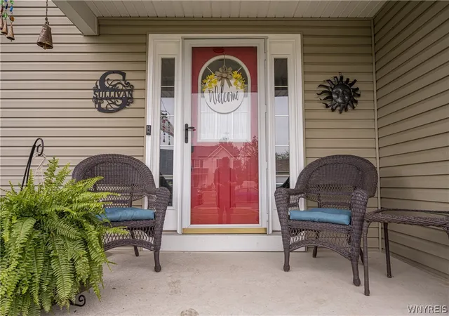 Photo 4 of Sale Pending at 4341 Arrowwood Dr, Hamburg, NY 14075 | MLS# B1691240 | Listing updated on 2026-07-18
