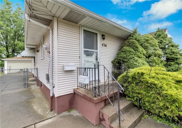 3rd image of 436 Weimar St, Buffalo, NY 14206 | MLS# B1691971