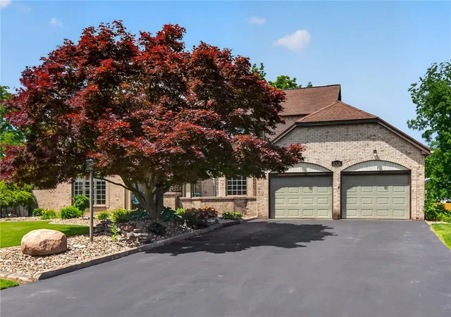 Photo 2 of Sale Pending at 260 White Rabbit Trl, Rochester, NY 14612 | MLS# R1692564 | Listing updated on 2026-07-03