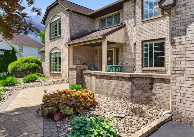 Photo 3 of Sale Pending at 260 White Rabbit Trl, Rochester, NY 14612 | MLS# R1692564 | Listing updated on 2026-07-03