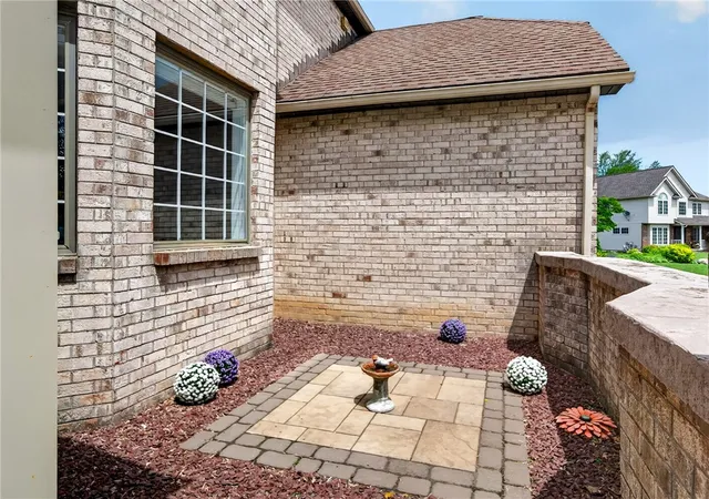 Photo 3 of Sale Pending at 260 White Rabbit Trl, Rochester, NY 14612 | MLS# R1692564 | Listing updated on 2026-07-03