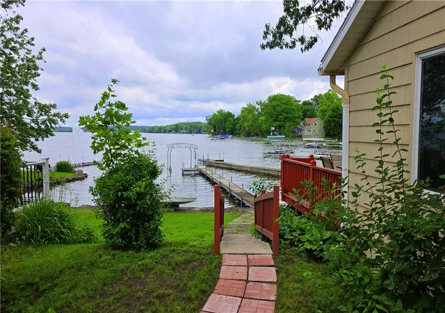 Homes for sale in Springport, NY | 809 Farleys Point Rd, Springport, NY 13160 | MLS# R1693018