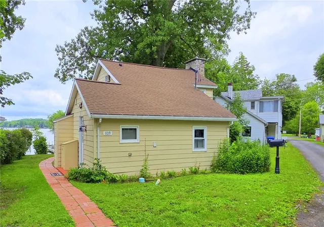 Homes for sale in Springport, NY | 809 Farleys Point Rd, Springport, NY 13160 | MLS# R1693018