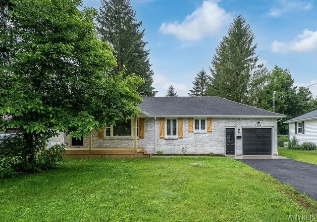 Homes for sale in Alden, NY | 1554 Meadow Dr, Alden, NY 14004 | MLS# B1693155