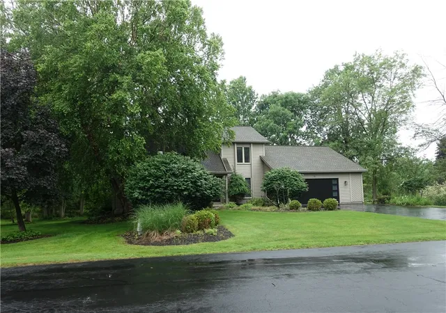 Homes for sale in Penfield, NY | 15 Valewood Run, Penfield, NY 14526 | MLS# R1692894