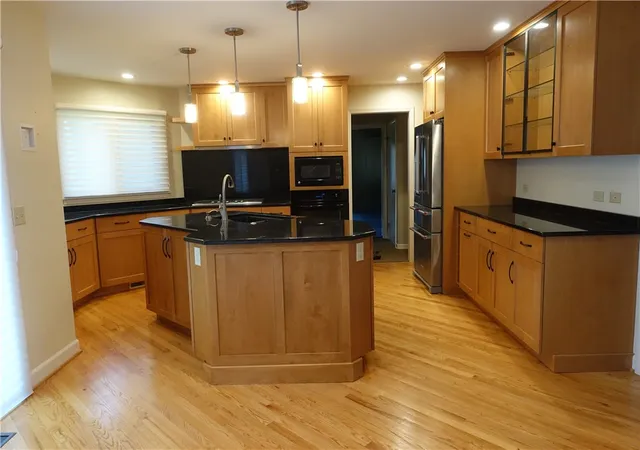 Homes for sale in Penfield, NY | 15 Valewood Run, Penfield, NY 14526 | MLS# R1692894