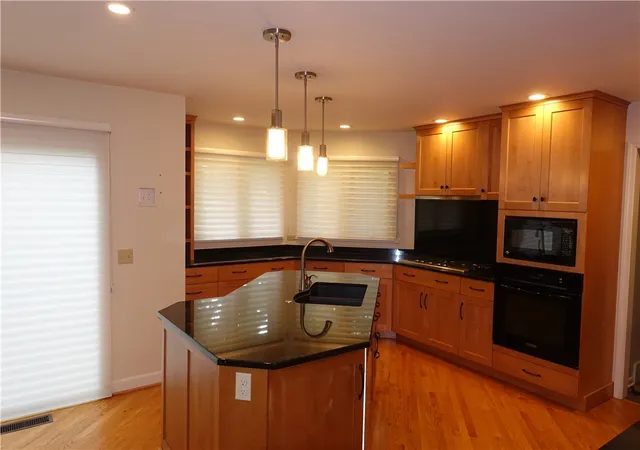 Homes for sale in Penfield, NY | 15 Valewood Run, Penfield, NY 14526 | MLS# R1692894