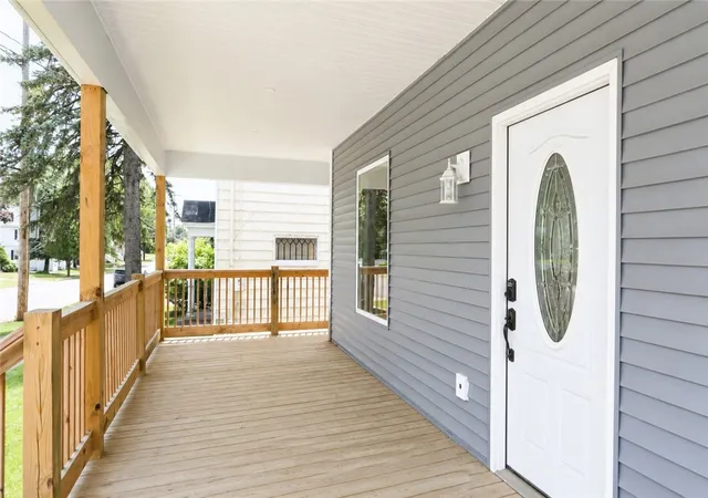 Photo 5 of Sale Pending at 143 N Fulton St, Auburn, NY 13021 | MLS# R1680439 | Listing updated on 2026-07-27